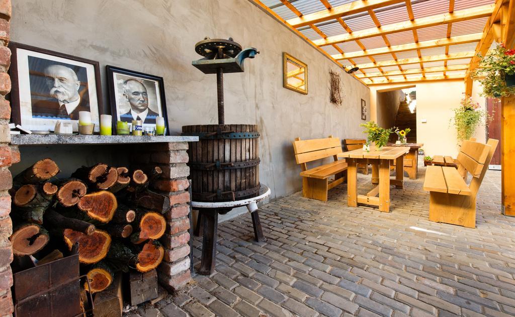 Nad Vinnym Sklipkem Znojmo Exteriör bild